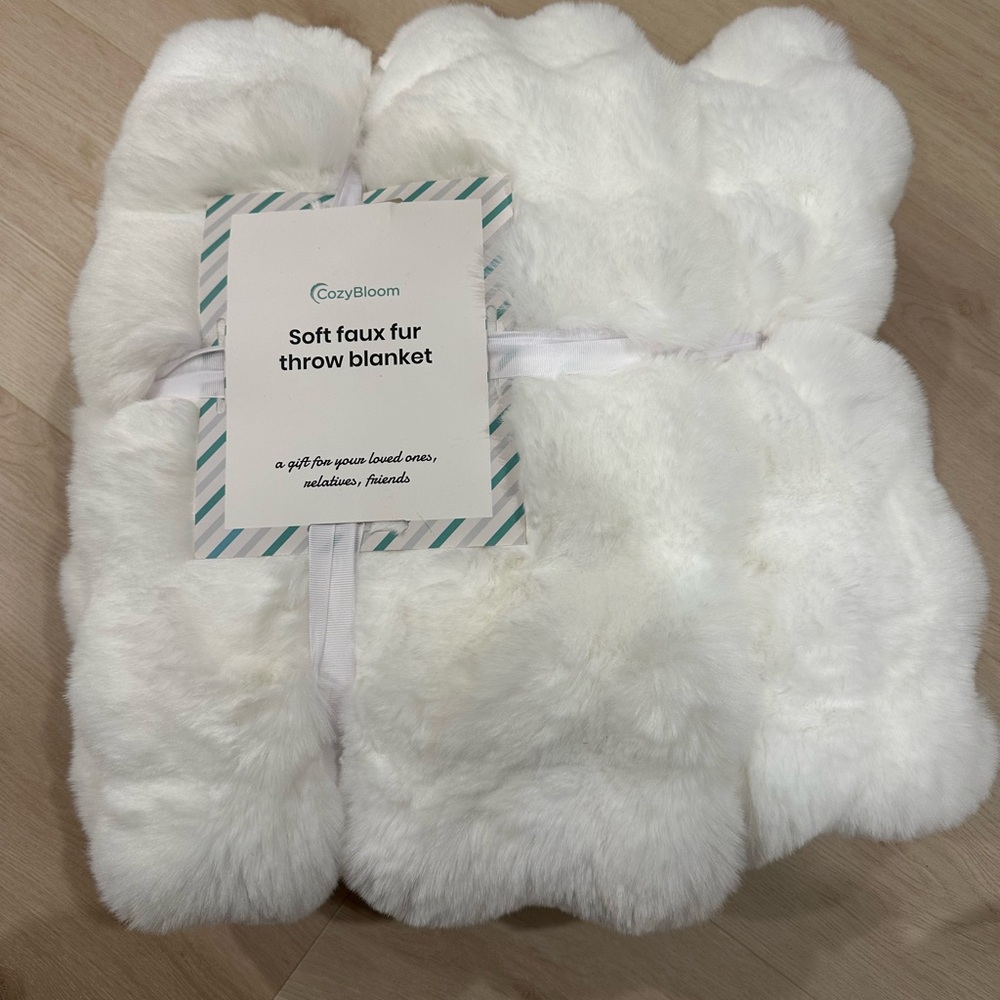 CozyBloom Soft Faux Fur Throw Blanket - White
